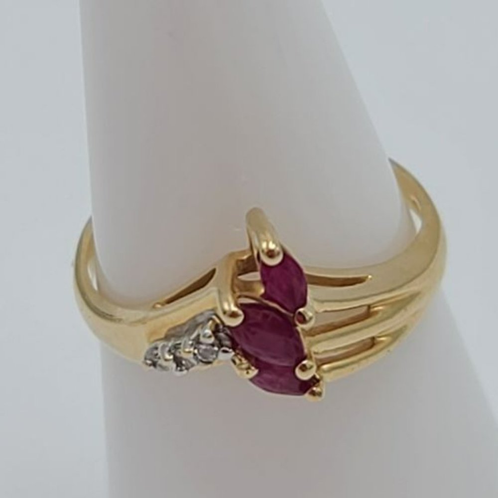 ✨ZALE'S NATURAL MARQUISE CUT RUBY .10 ct DIAMOND RING 14K GOLD FLORAL DESIGN✨